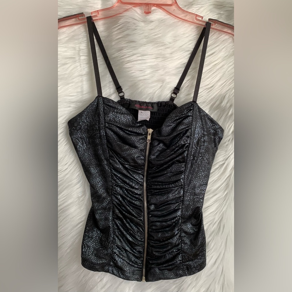 Ruched Black Zip-Front Tank with Subtle Pattern